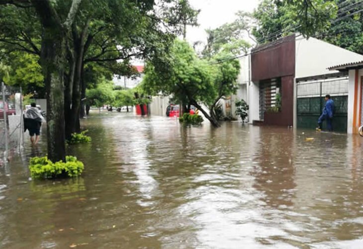 Las lluvias en Santa Cruz causan problemas en vías y desborde de ríos    