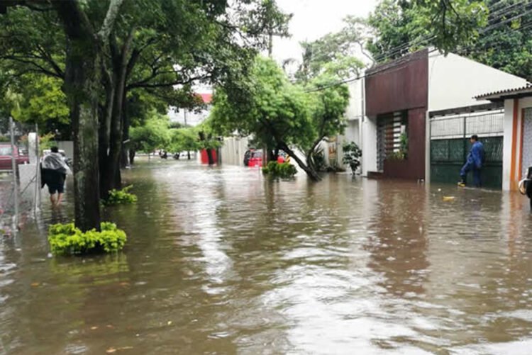 Las lluvias en Santa Cruz causan problemas en vías y desborde de ríos    