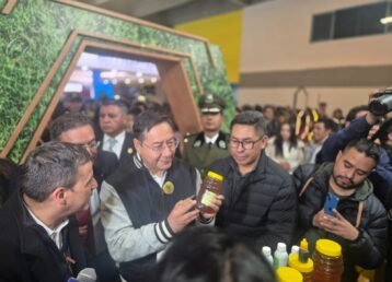 EBA y el Programa Nacional Apícola impulsan el valor agregado y la economía productiva en «La Paz Expone del Bicentenario»