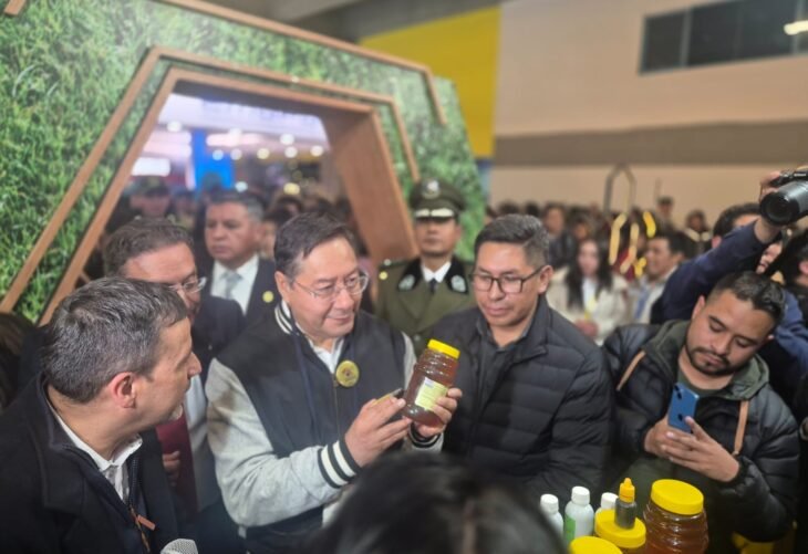 EBA y el Programa Nacional Apícola impulsan el valor agregado y la economía productiva en «La Paz Expone del Bicentenario»