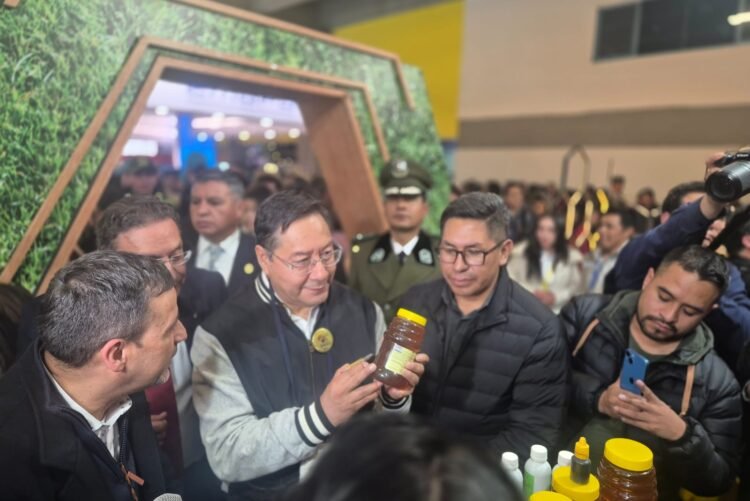 EBA y el Programa Nacional Apícola impulsan el valor agregado y la economía productiva en «La Paz Expone del Bicentenario»