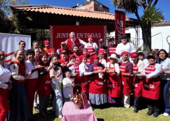 Coca-Cola Bolivia impulsa el talento gastronómico de mujeres dueñas de carritos de comida de La Paz y El Alto