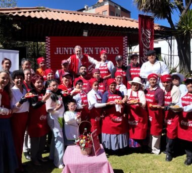 Coca-Cola Bolivia impulsa el talento gastronómico de mujeres dueñas de carritos de comida de La Paz y El Alto