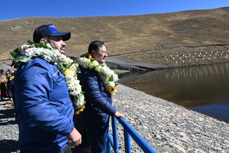 Gobierno entrega obras en Pucarani con una inversión de Bs 76,5 millones